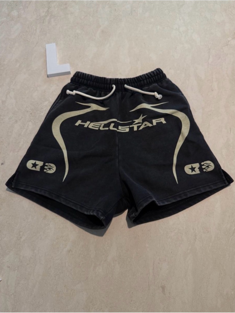Size L | Black Hellstar shorts
